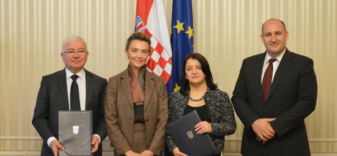 Potpisan Darovni ugovor između Ministarstva vanjskih poslova Češke i Saveza Čeha u RH 